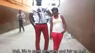 فحل أفريقي مراهق ينيك فتاة صغيرة بعمق وعنف