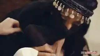 لقاء ملكي إكس إكس إكس: المحجبة نادية علي تمص وتنيك أمير