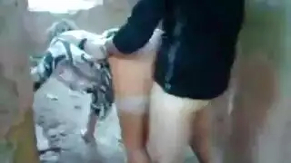 إباحية خارجية: نيك على السطح مع شرموطة وقحة