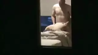 مشهد منفرد صريح: خيال فتاة سمراء بممارسة جنسية مزدوجة