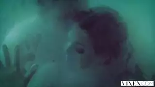 تخون زوجها علس سريره