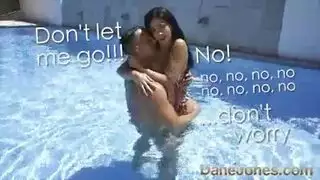 ملابس السباحة مرن
