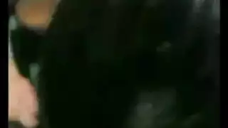 عاهرة لبنانية تتعرض للجماع الجماعي من زوجها وصديقها في جماع صريح على السرير