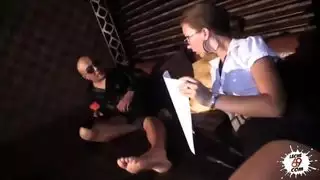 ملك الصحراء يأخذ سكرتيرته في جولة شرجية قاسية