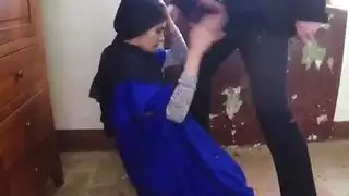 مراهقة عربية بينيلوب تحصل على تعليم إباحي مع مص عميق للقضيب