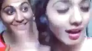 عاهرة شقراء تأخذ لسانين عميقاً في فمها مقابل المال