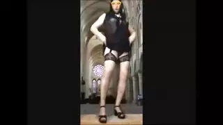 نيك غريب: خنثى يأخذ قضيب الزميل في حفلة جنس خاصة