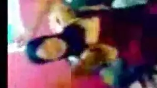 مصرية ترقص بالقميص الاسود