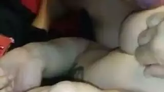 فتاتان عربيتان في علاقة سحاق بين الشقيقات