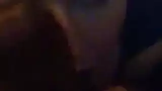 مص قضيب بجانب المسبح، ينتهي بطلاء مني على الوجه