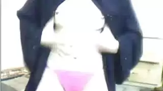 فتاة عربية تصلي ثم تمارس العادة السرية