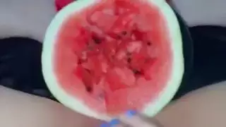 مقطع إباحي هاوي: جسد شاب ضيق يهتز بهزات جماع متعددة