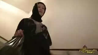 قضيبان لجميلة محجبة مغرية