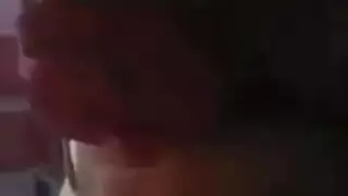 رجل ينيج مرا سمرا